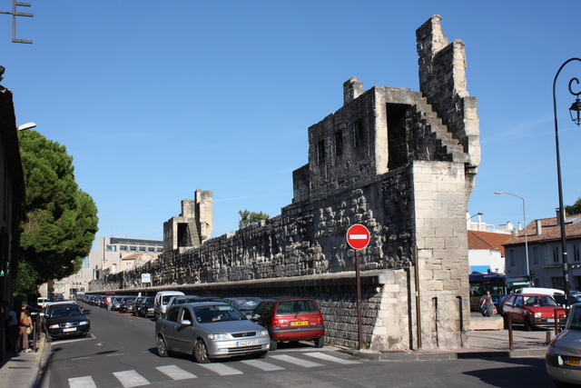 アヴィニョン・マニヤネン門の東側の写真の写真