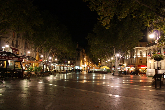 アヴィニョン・夜のオルロージュ広場の写真の写真