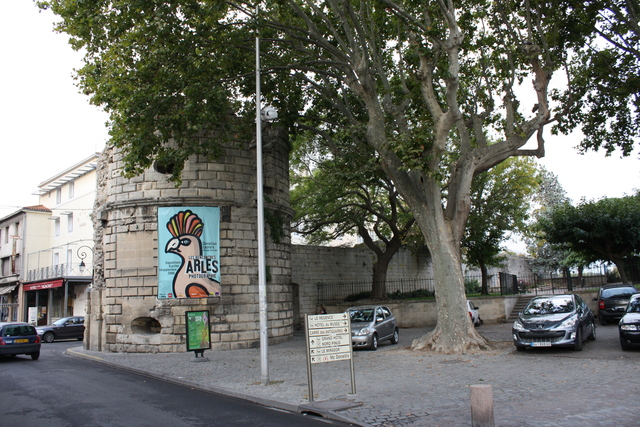 アルル・カヴァルリ門の砦と城壁の写真の写真