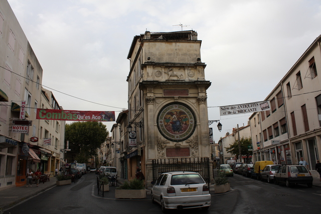 アルル・カヴァルリ通りのモニュメントの写真の写真