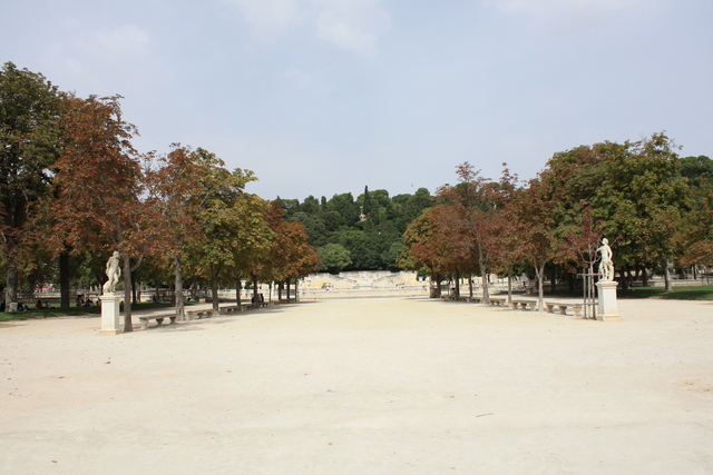 ニーム・フォンテーヌ庭園・南側入口付近の写真の写真