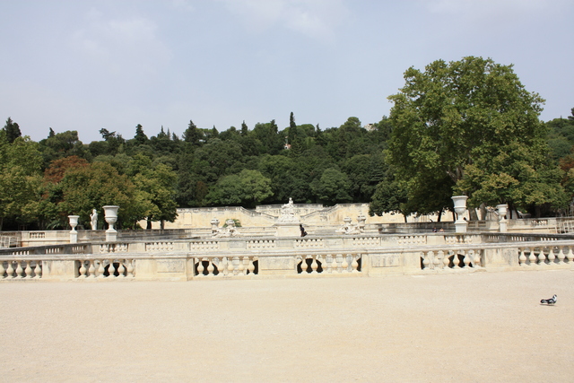 ニーム・フォンテーヌ庭園・更に進むと立派な柵が見えてくるの写真の写真