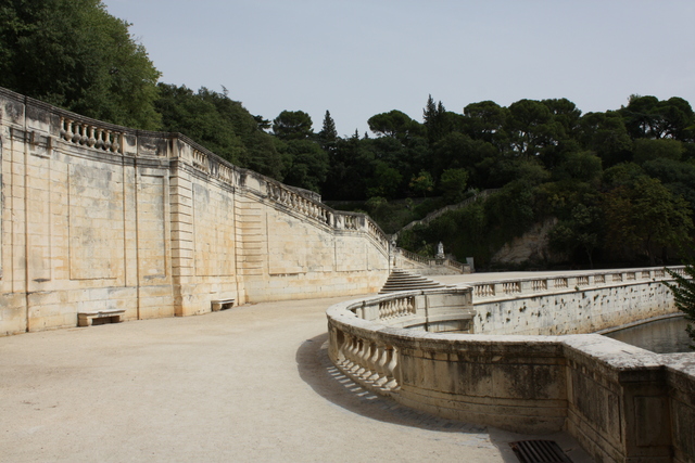 ニーム・フォンテーヌ庭園・ガヴァリエの丘へと続く道の写真の写真
