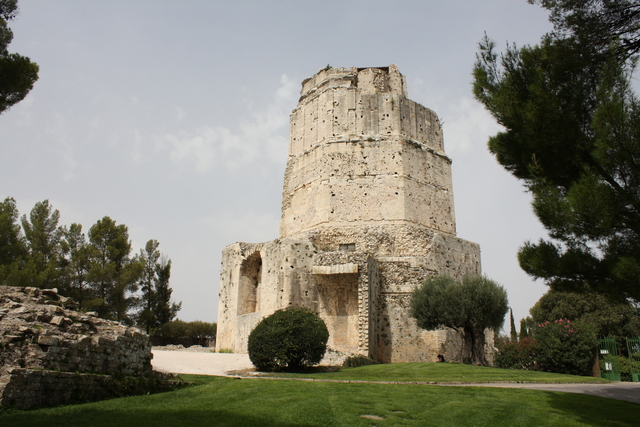 ニーム・ガヴァリエの丘・マーニュ塔の写真の写真