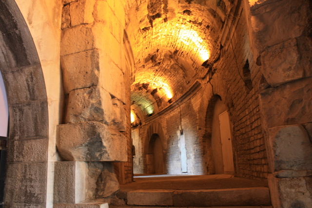 ニーム・古代闘技場・回廊１０の写真の写真