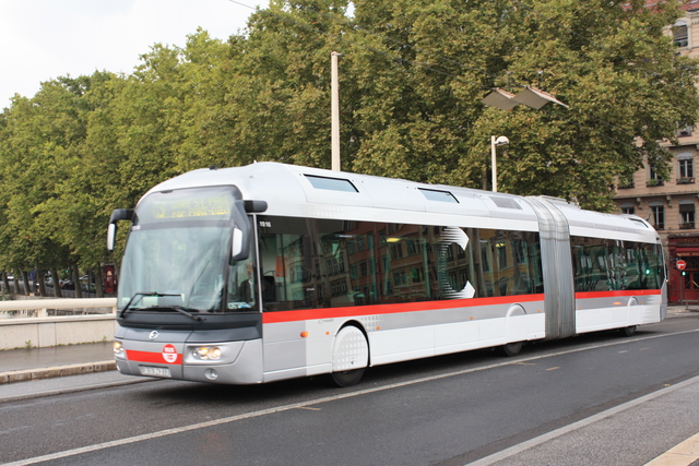 リヨン・ハイブリッドなトロリーバス (蓄電池)の写真の写真