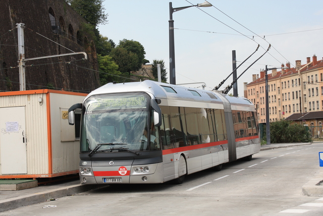 リヨン・ハイブリッドなトロリーバス (架線)の写真の写真