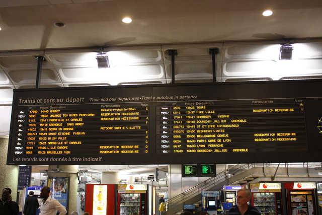 リヨン駅・行き先案内板の写真の写真