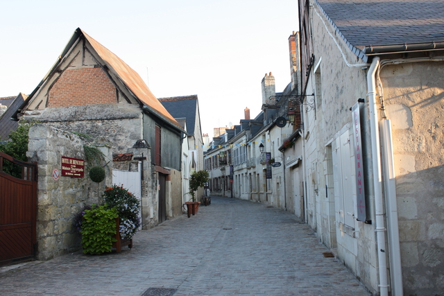 アゼー・ル・リドー・城門から見たバルザック通りの写真の写真