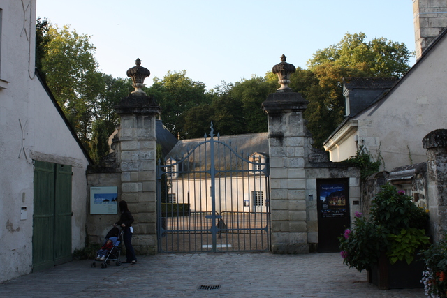 アゼー・ル・リドー・バルザック通からみたアゼー・ル・リドー城の門の写真の写真