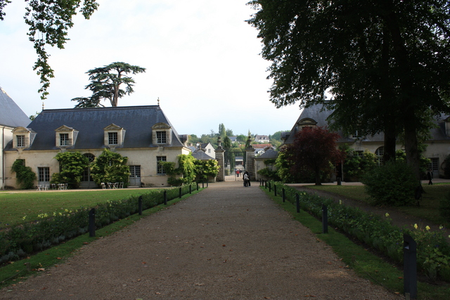 アゼー・ル・リドー城・敷地の中から見る左右の付属屋の写真の写真