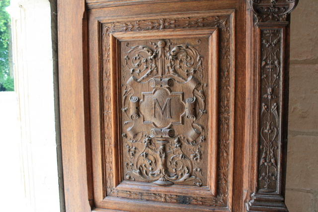 アゼー・ル・リドー城・扉に刻まれた文様の写真の写真