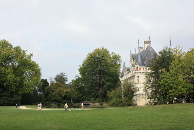 アゼー・ル・リドー城・庭園と館の塔の写真の写真
