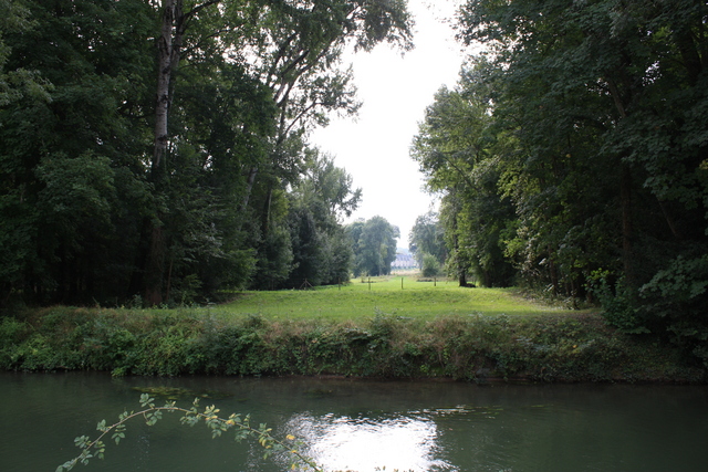 アゼー・ル・リドー城・アンドル川の向うに敷地の境界があるの写真の写真