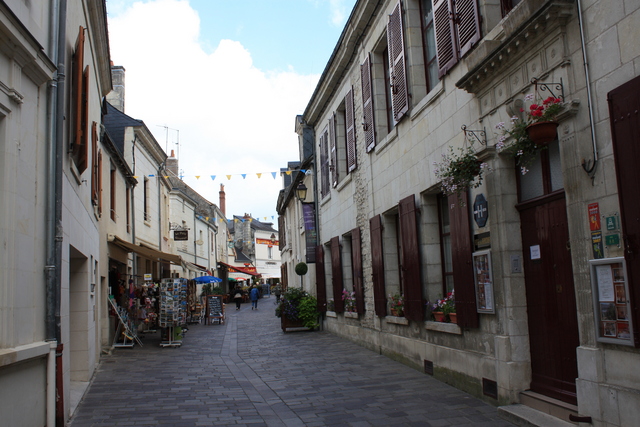 アゼー・ル・リドー・昼のバルザック通りの写真の写真