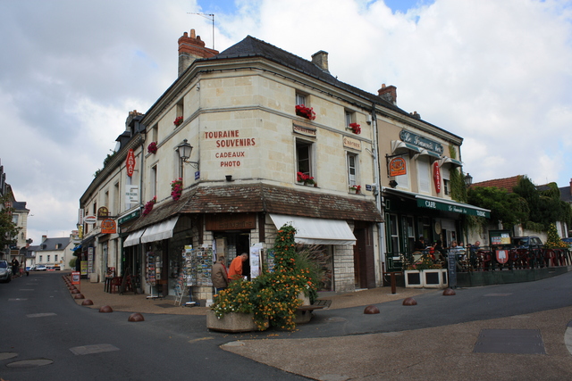 アゼー・ル・リドー・レピュブリック広場沿いにあるおみやげ屋さんの写真の写真