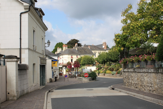 アゼー・ル・リドー・ピノー通りから見たレピュブリック広場方向の写真の写真