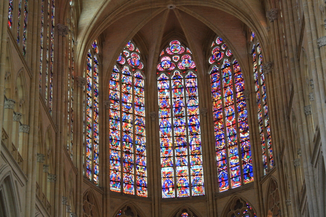 トゥール・サン・ガシアン大聖堂のステンドグラスの写真の写真