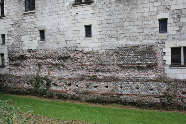 トゥール城・建物の外壁に残る往時の痕跡の写真の写真