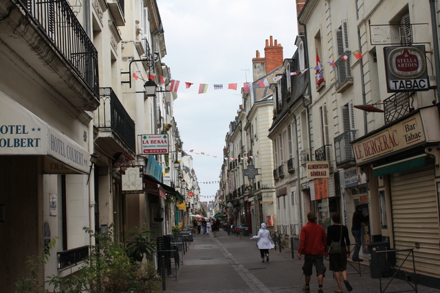 トゥール・商店街が続くコルベール通りの写真の写真