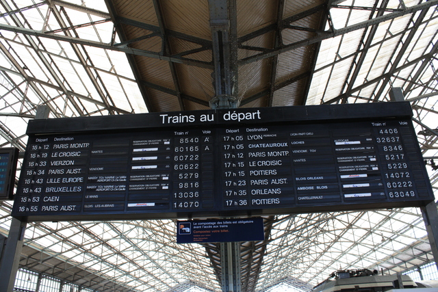 トゥール駅・出発時刻案内板の写真の写真