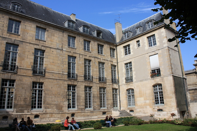 パリ・ラモワニョン館・裏庭側の写真の写真