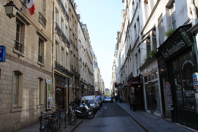 パリ・サン・ルイ・アン・リル通り・サン・ルイ・アン・リル教会付近の街並み(西方向)の写真の写真