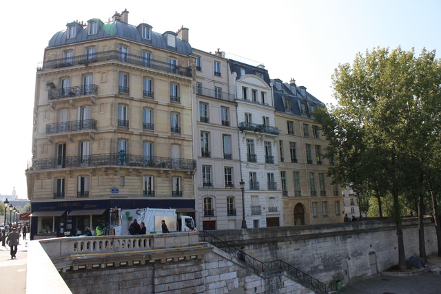 パリ・ブルボン通り沿いの街並み(西方向)の写真の写真