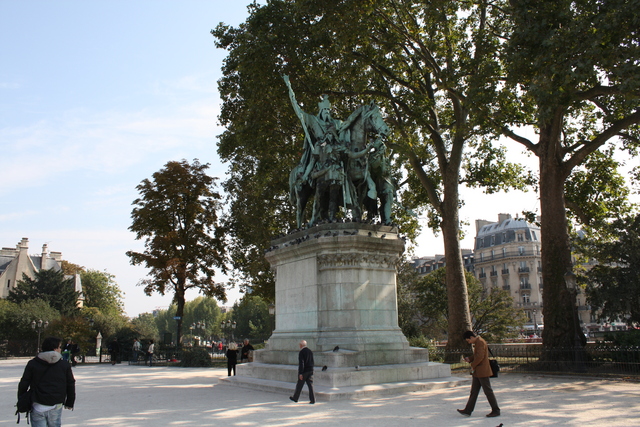 パリ・シャルルマーニュ大帝像の写真の写真