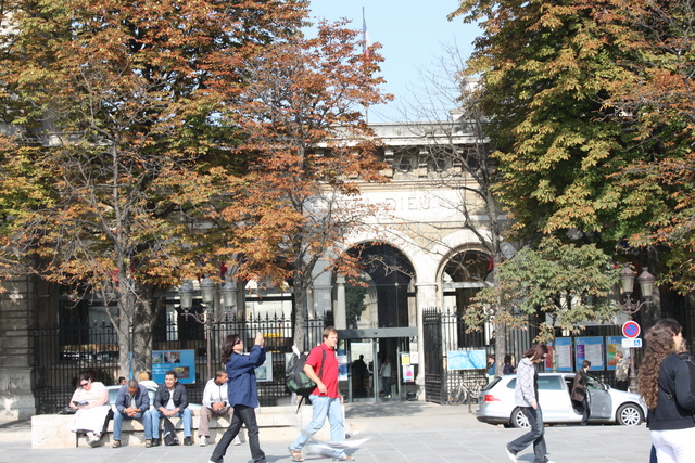 パリ・市立病院入り口の写真の写真