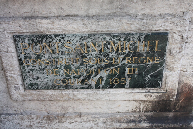 パリ・サン・ミッシェル橋・銘文の写真の写真