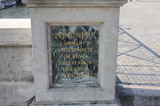 パリ・ヌフ橋(Pont Neuf)・銘文の写真の写真