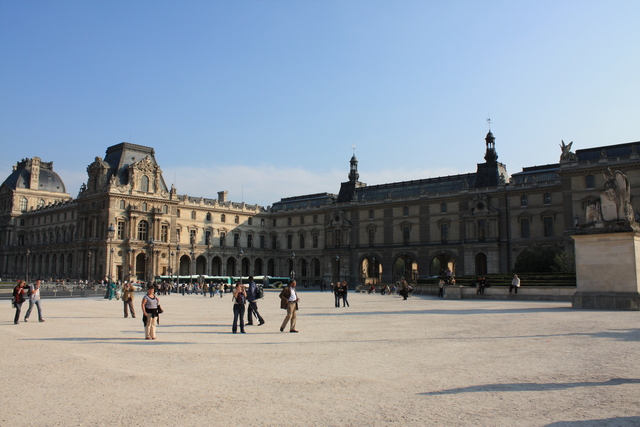パリ・ルーブル宮殿(ルーブル美術館)の写真の写真