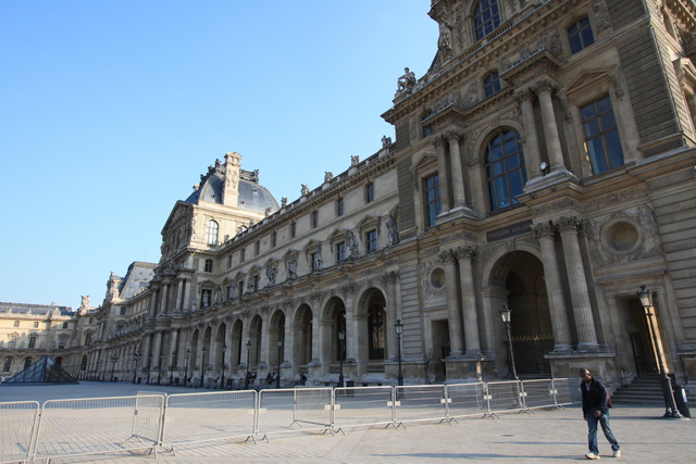 パリ・ルーブル宮殿(ルーブル美術館)の写真の写真