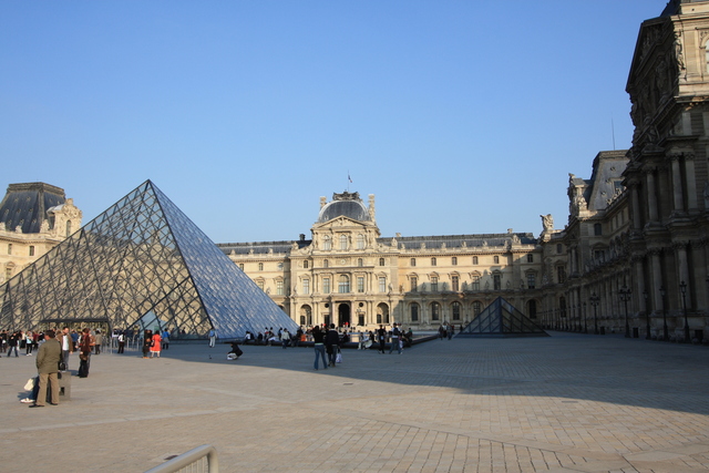 パリ・ルーブル宮殿(ルーブル美術館)の写真の写真