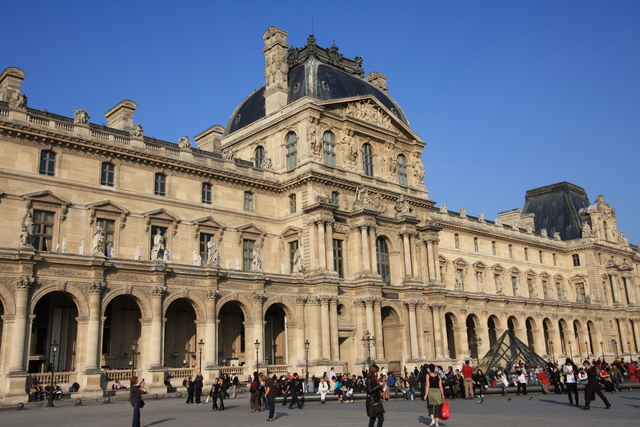 パリ・ルーブル宮殿(ルーブル美術館)の写真の写真
