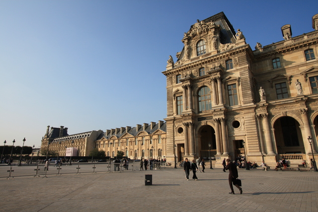 パリ・ルーブル宮殿(ルーブル美術館)の写真の写真