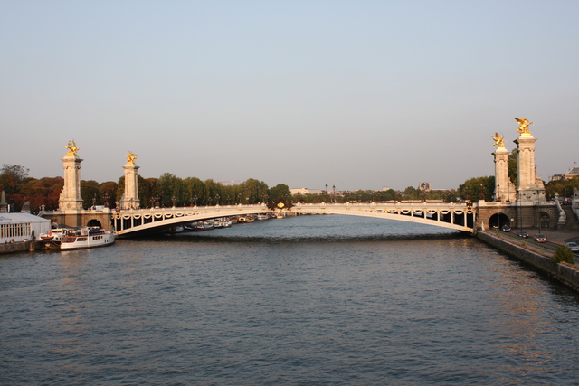 パリ・アレクサンドル3世橋の写真の写真