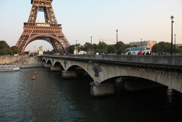 パリ・イエナ橋(上流)の写真の写真