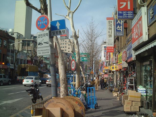 韓国・ソウル・昔の秋葉原のような電気街の写真の写真