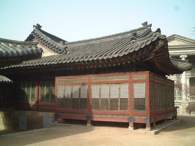 韓国・ソウル・徳寿宮・裏から見る浚明堂の写真の写真