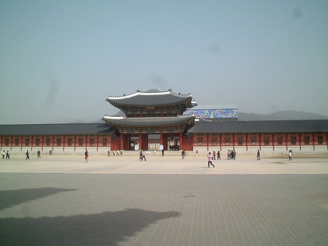 韓国・ソウル・景福宮・光化門から興礼門を見るの写真の写真