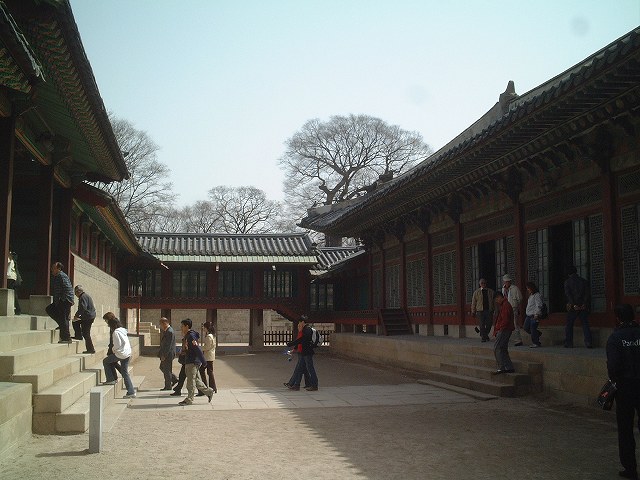 韓国・ソウル・昌徳宮・建物と建物の間の写真の写真