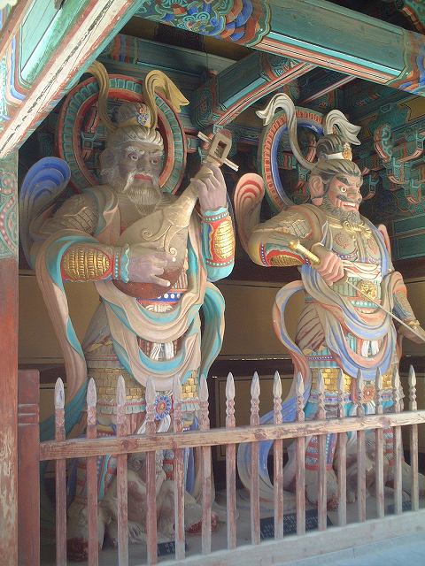 韓国・仏国寺・持国天と増長天の写真の写真