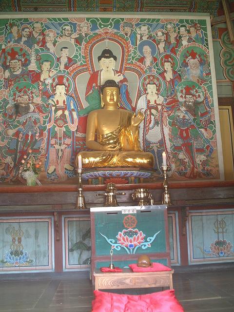 韓国・仏国寺・毘慮殿の黄金の仏像の写真の写真