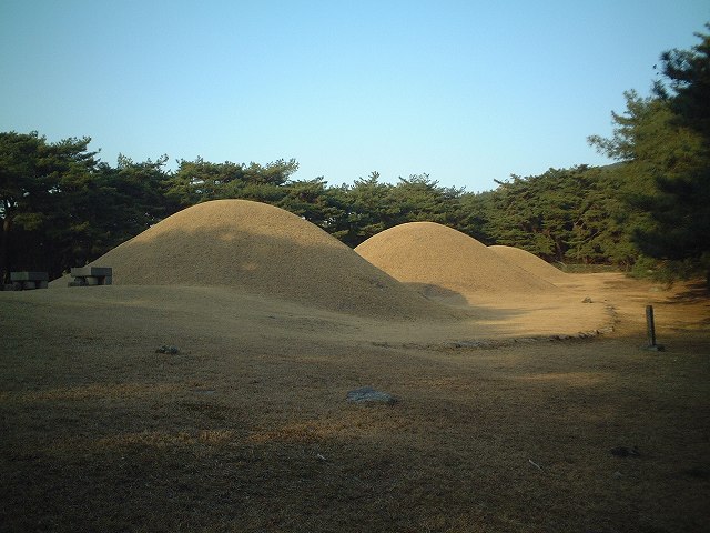 韓国・慶州・三稜の写真の写真