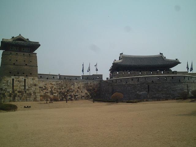 韓国・水原・華城・西北空心墩と華西門の写真の写真