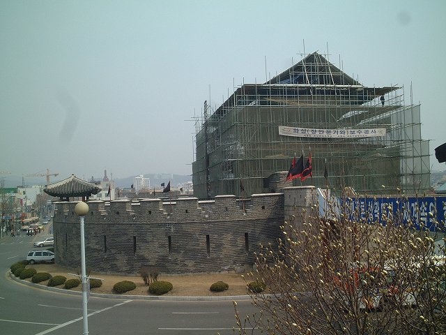 韓国・水原・華城・長安門の写真の写真