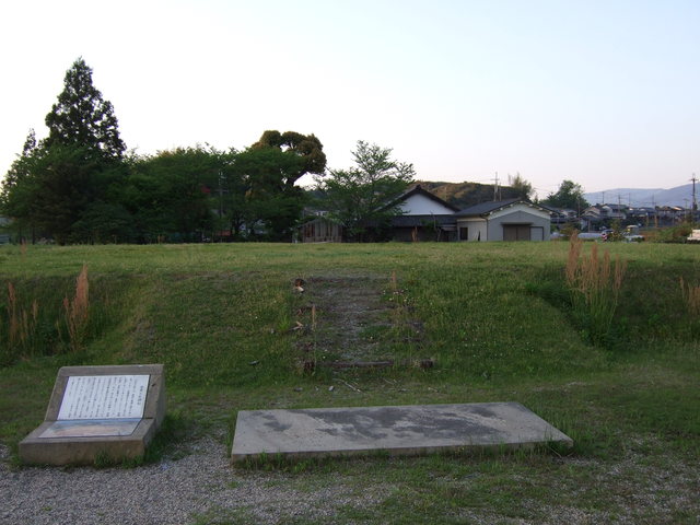 特別史跡・山田寺跡・金堂跡と礼拝石の写真の写真