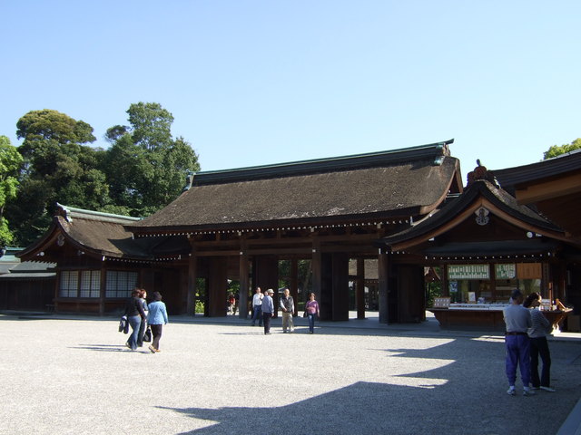 橿原神宮・内側から見る南神門の写真の写真